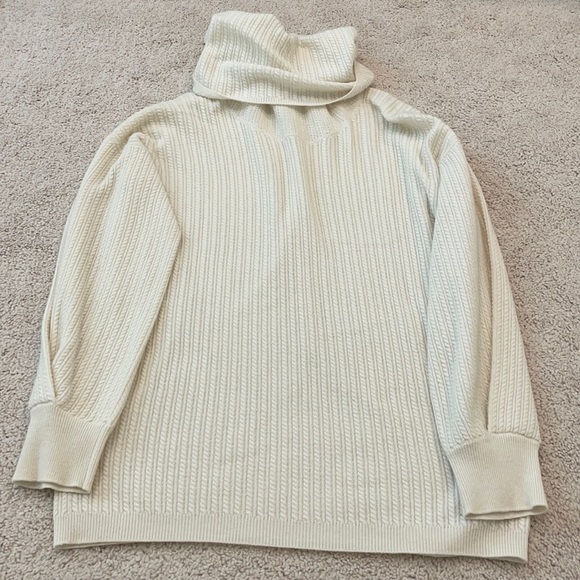 agnona Sweaters - Angnona 100% Cashmere Ivory turtleneck US 2/4